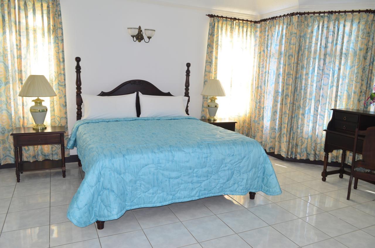 Pink Rock Inn Bed And Breakfast Ocho Rios Exterior foto